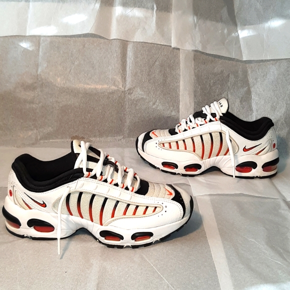 Nike Air Max Sneakers, Men 6.5 = Women size 8. - Picture 1 of 11